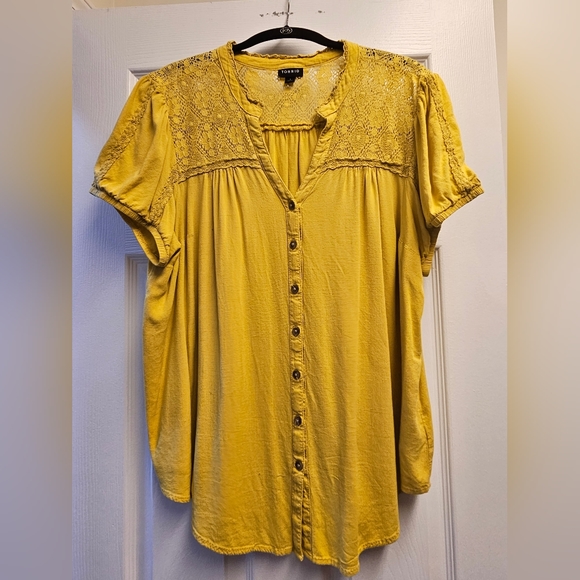 torrid Tops - Torrid size 1 short sleeve top
